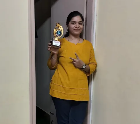 A FitwithPari winner smiling with her trophy