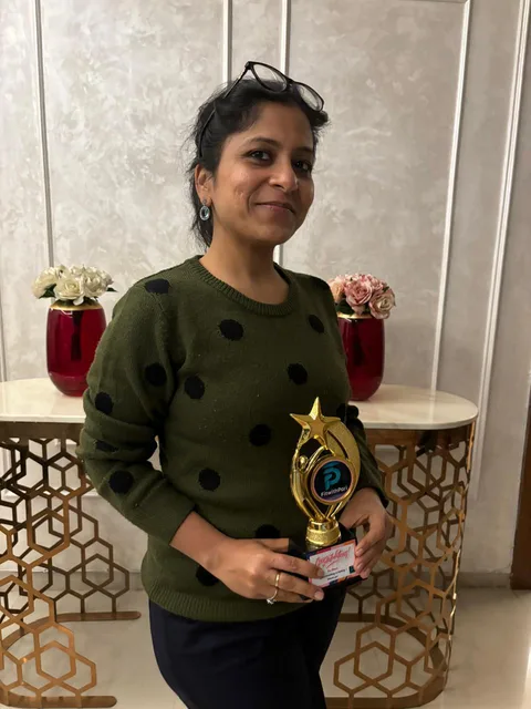 A FitwithPari winner with her trophy at home
