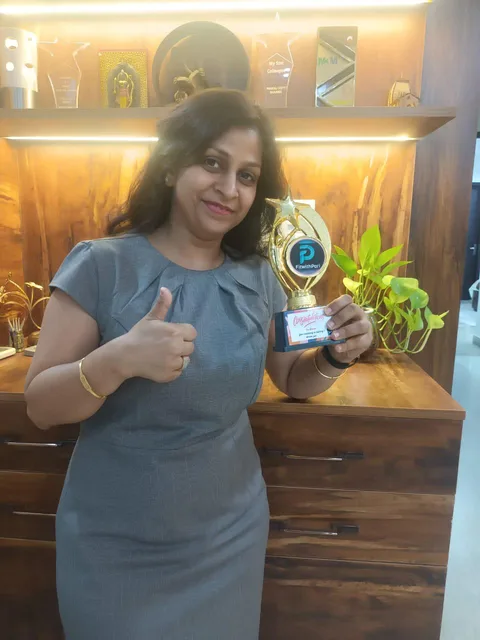 A FitwithPari winner giving a thumbs up with her trophy